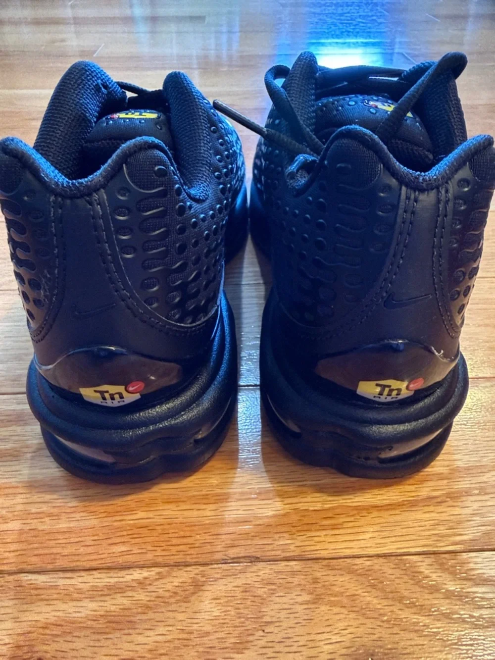 Nike Men's Black Air Max Plus TN Sneakers - Picture 9 of 10
